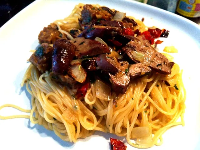 Snapdishの料理写真:capellini with grilled chicken liver spicy style|thanyathorn thammaさん