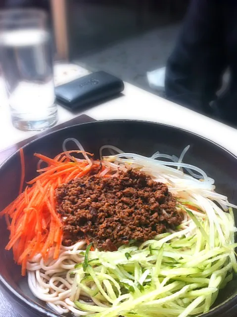 beijing zhazhiang noodles|willzさん