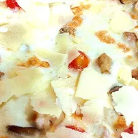 Snapdishの料理写真:Pizza con Mozzarella di Bufala, Pomodorini di Pachino e scaglie di Grana!!!|Alessioさん