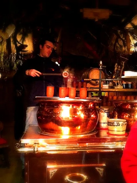 more copper pot gluhwein|lauren shannonさん