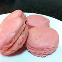 Snapdishの料理写真:Strawberry Macarons!|Cuddles~*さん