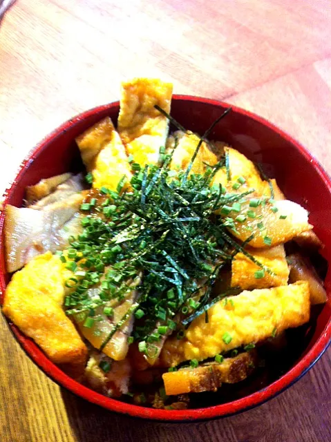 油揚げとチャーシュー丼。ご飯の代わりに、お豆腐|ともさん