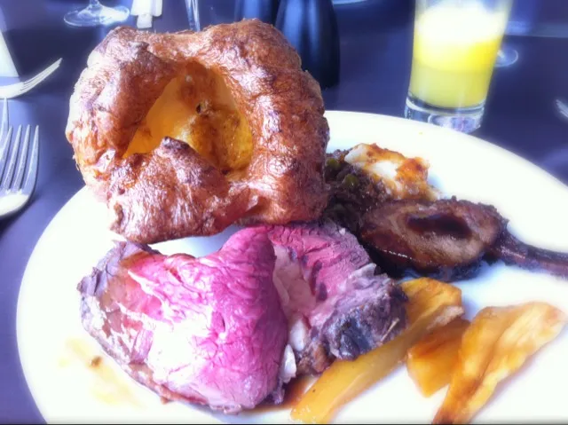 english roast beef yorkshire pudding|willzさん