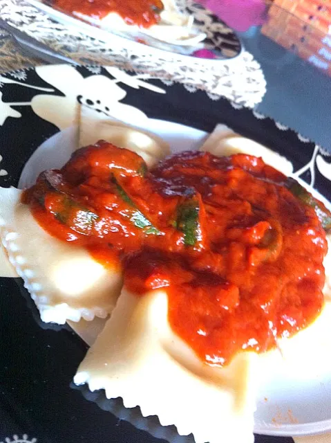 Ricotta cheese Ravioli& Sundried tomato sauce|noriko takiyama のりねぇですさん