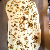 white chocolate and pistachio bark|vanessa kenneyさん