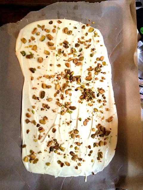 white chocolate and pistachio bark|vanessa kenneyさん