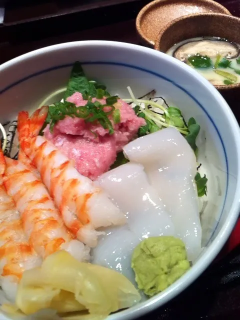 釜茹で車海老とねぎとろ烏賊丼|masamiyさん