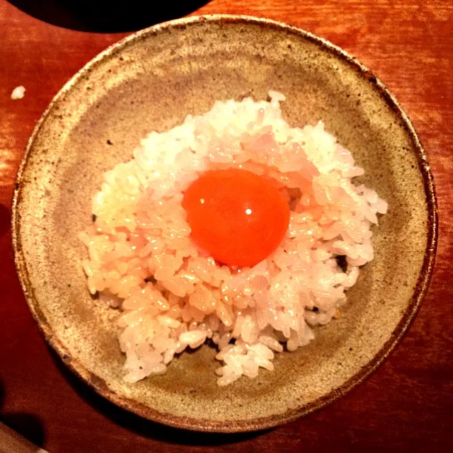 締めの玉子かけご飯（の卵とだしをかけたとこ）|nakasyさん