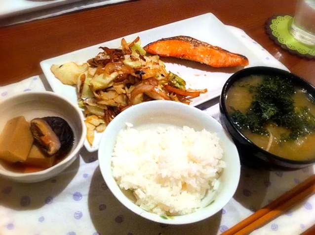 鮭の塩焼きとたけのこ入り野菜炒め、そして高野豆腐。|takeharuさん