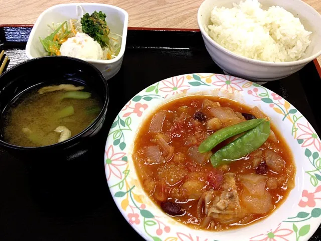 鶏肉と三種豆のトマト煮込み|すかラインさん