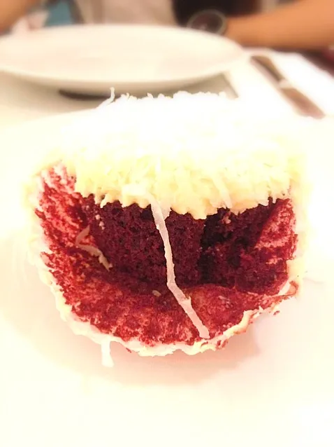 red velvet cupcake|Alicia Hanさん