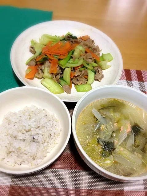 ご飯、夕べのお鍋の残りスープ、ちんげん菜の豚肉炒め|りささん