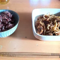 昼食は豆ご飯とオイスター炒めにした|岡井 正樹さん