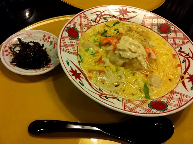 湯葉とエビと海老芋の白味噌スープ  生姜風味|mihoさん