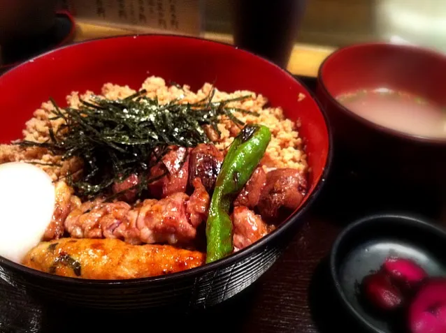 焼き鳥丼食べた。たぶん今年最後。|hirotomoさん