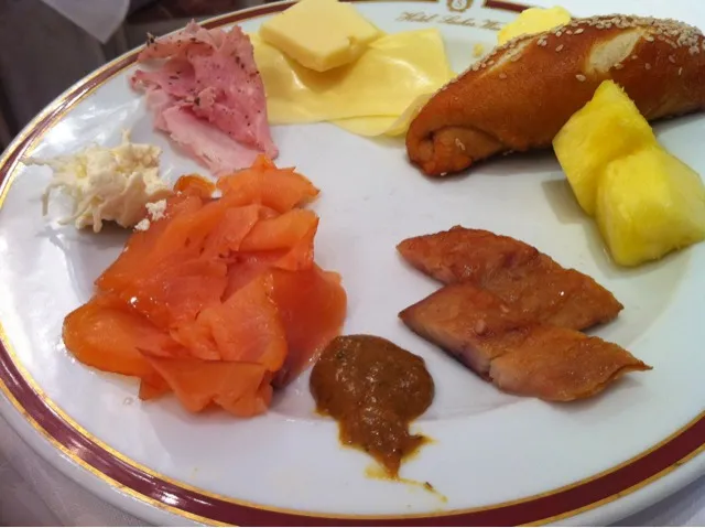 breakfast buffet|Chris Shannonさん