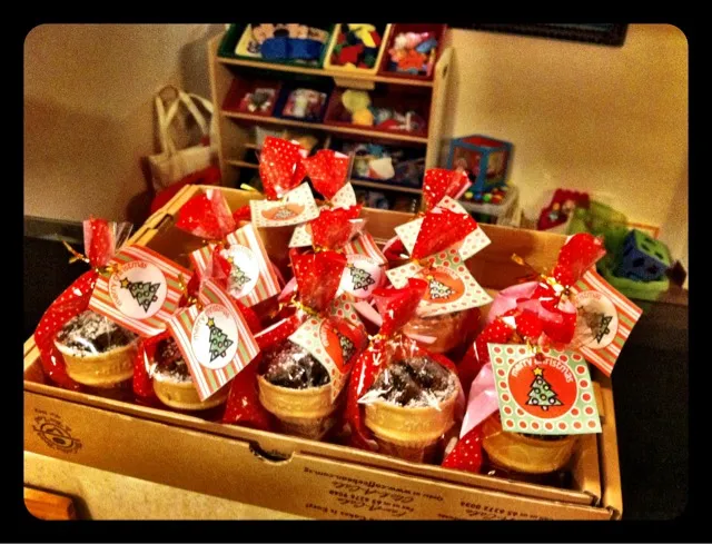 With added icing sugar. All wrapped up for my little girl's xmas party in school|phyllisさん