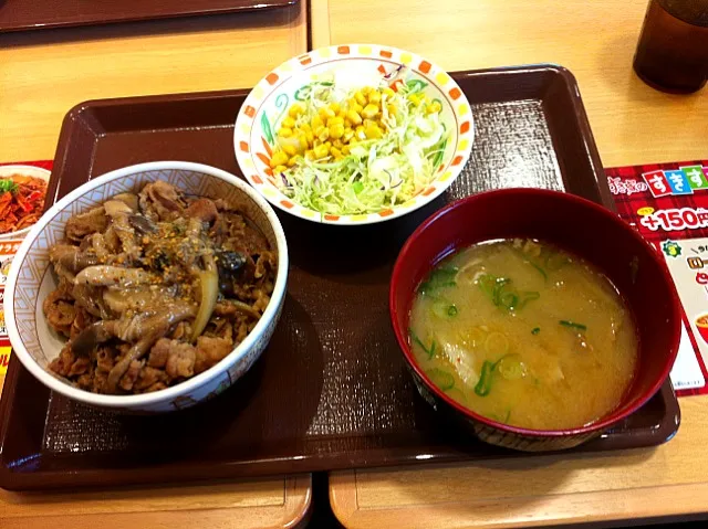 すき家「キノコペペロンチーノ牛丼」|ぶーちゃんさん