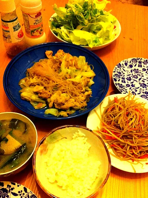 すき焼き風煮込み、きんぴら、サラダ、お味噌汁|ゆう＠さん