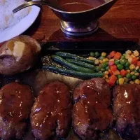 Snapdishの料理写真:ハンバーグ|*♚τακακσ♛*さん