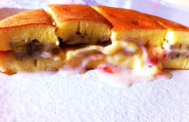 Snapdishの料理写真:Martabak Manis|eriez carissaさん