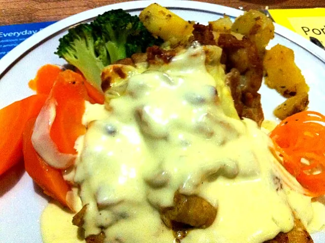 chicken a la ship. grilled chicken with ham and mushrooms blanketed with cheese sauce|Valencia Seahさん