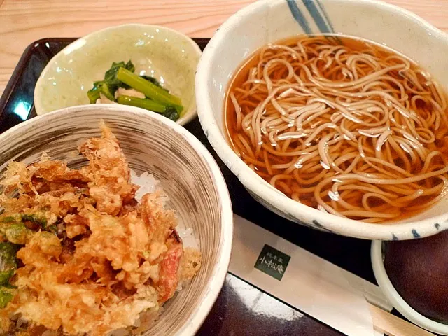 Snapdishの料理写真:かけ蕎麦とかき揚げ丼|マハロ菊池さん