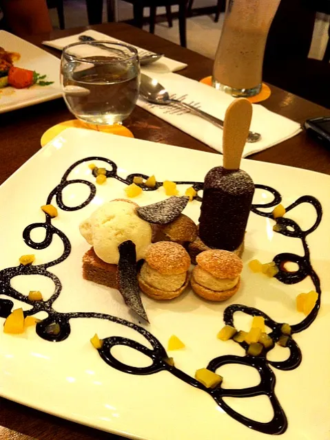 Snapdishの料理写真:Chestnut Profiteroles and Bailey's Popsicle|szeminさん