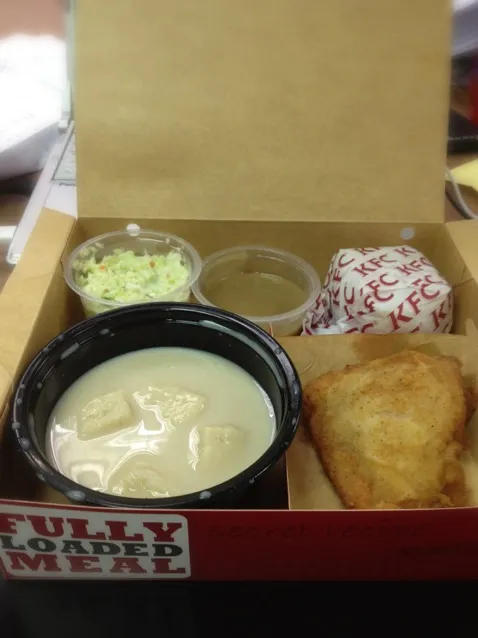 Snapdishの料理写真:KFC Fully loaded meal|Yoku kuu kyaku daさん