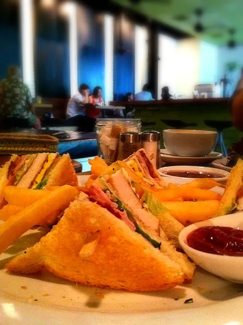 Snapdishの料理写真:triple club sandwich|catherineさん