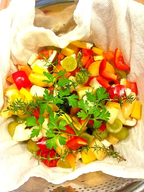 Herb, Fruit, Fungi, Vegi stuffing to cook in the smoked chicken|CharlesTStewartさん