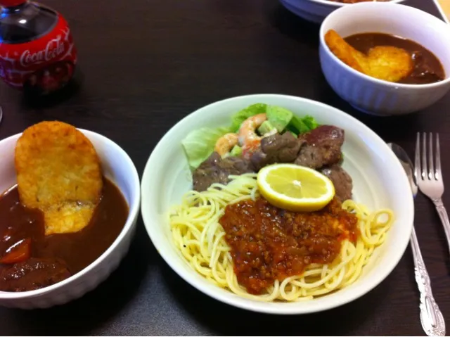 Snapdishの料理写真:ミートソースパスタ、シーフードとアボカドきゅうりのサラダ、ラム、ビーフシチュー|yoko hayashiさん