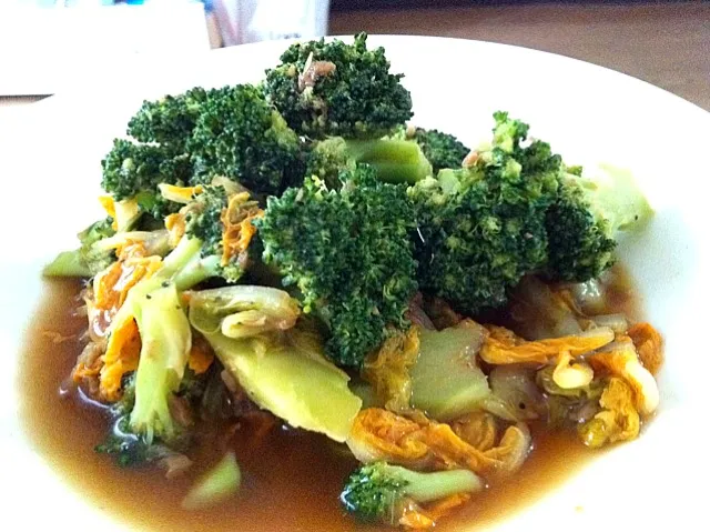 thai-style stir fried broccoli & orange chinese cabbage with garlics|pym wongさん