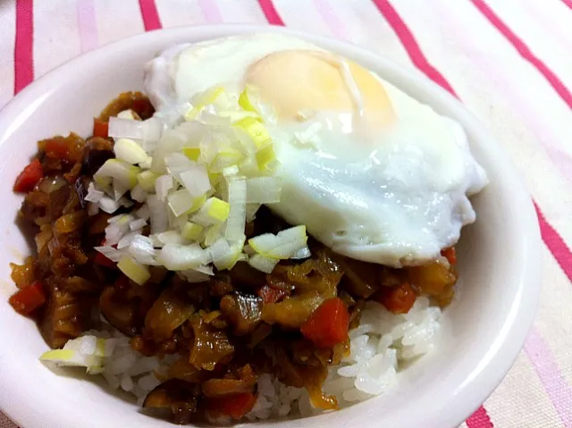 野菜のピリ辛そぼろ丼♡|Michanさん