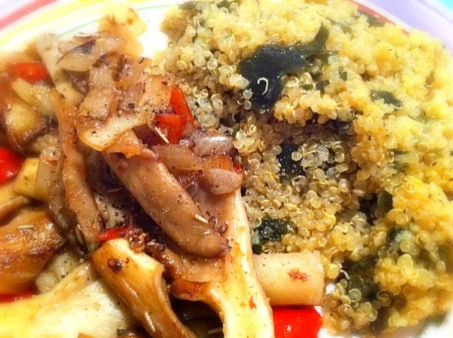 Snapdishの料理写真:quinoa with wakame and oyster mushrooms|Gabiさん