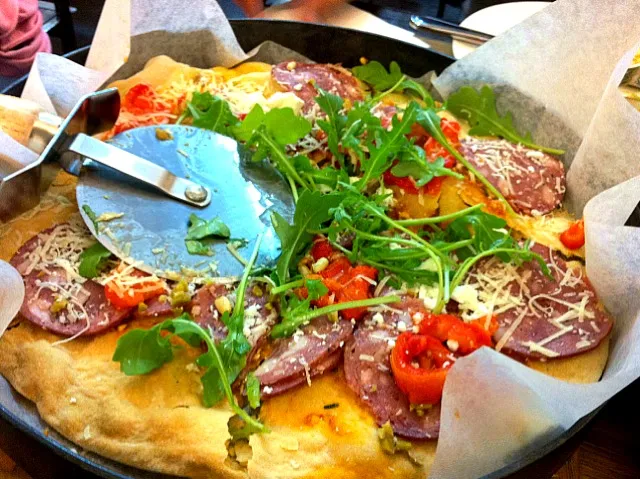 pesto salami pizza|Valencia Seahさん