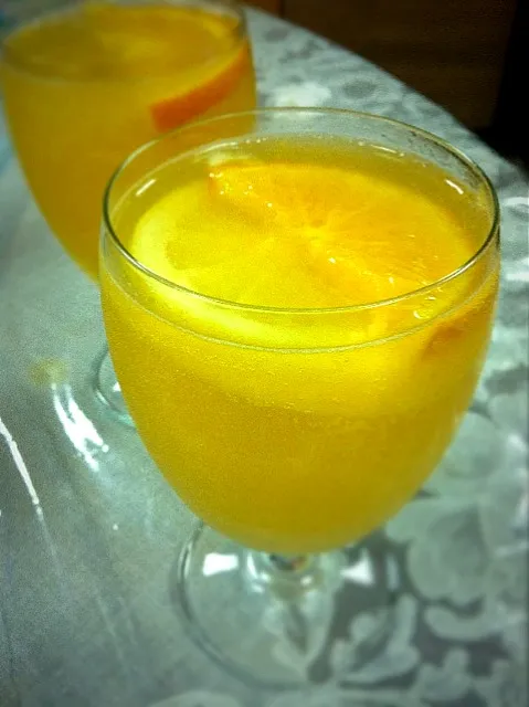 Snapdishの料理写真:passionfruit mandarin sangria|nuttyさん