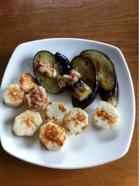 Snapdishの料理写真:egg plant and japanese potato, tuna on top|Sanaeさん