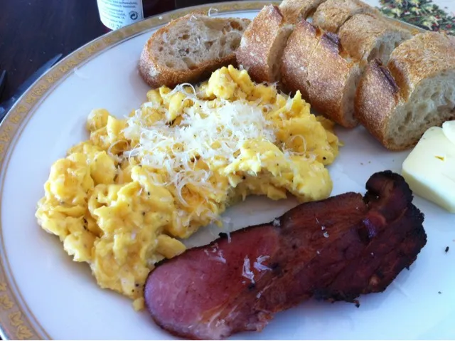 Scrambled eggs & Pecorino, Bacon, Baguette|Chris Shannonさん