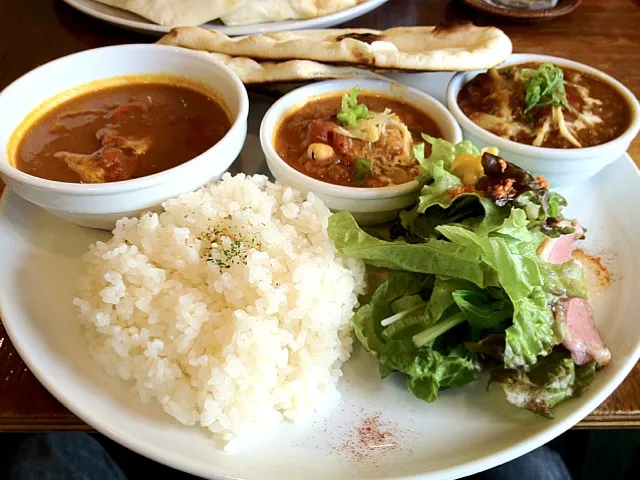 笑夢のカレーセット（豚肉と完熟トマトのインドカリ～&海老とひよこ豆のマサラ&うずらの卵ときのこのキーマカリ～）|秋元康宏さん