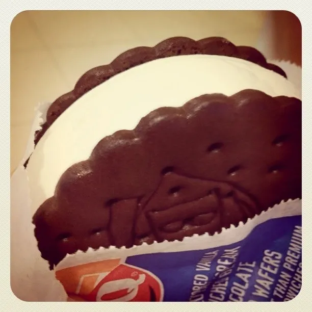 Dairy Queen Ice Cream Sandwich|Renee Limさん