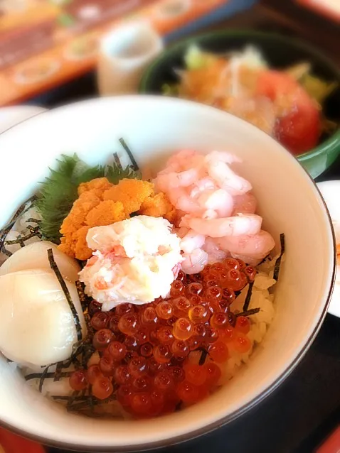 Snapdishの料理写真:豪華海鮮丼膳！|hidechiyoさん