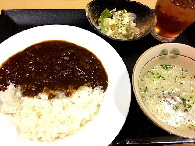 今日のまかないは料理長のカレー : ) 美味しすぎて幸せ♪|madoka inoueさん