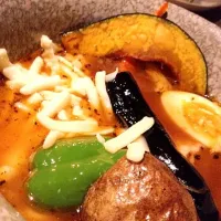 Snapdishの料理写真:昨日食べたスープカレー☆野菜もりもりでおいひかった(*´∀｀*)@スープカレー屋 ジョニーTOWN|こはるさん