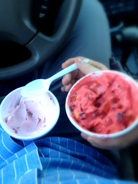 black cherry and red velvet with cap'n crunch and gummies.|Ryan Millerさん