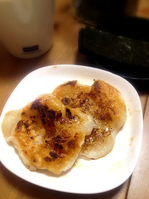 ごま油と醤油の焼き餅|ちえさん