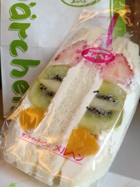 marchen's fruit special sandwich at nozomi|luigi occiさん