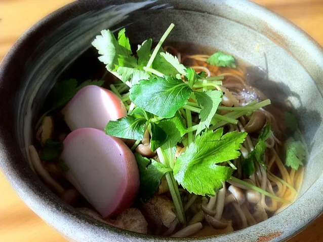 おかめ蕎麦 〜 正月食材の残りをトッピング|リフルシャッフルさん