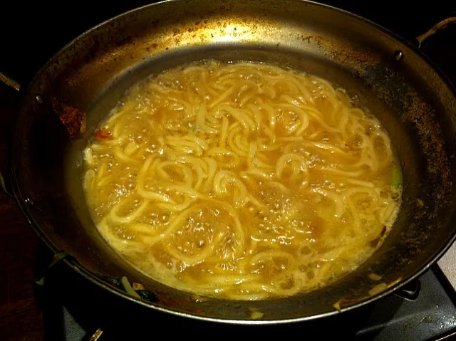 もつ鍋食べた後の〆。ちゃんぽん麺では無くてうどん麺。だってウエストやけんね。|Yas Nakさん