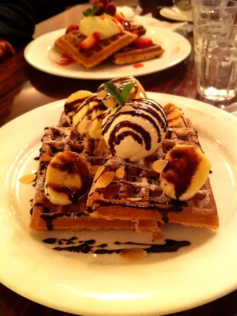 banana chocolate waffles|Sakikoさん